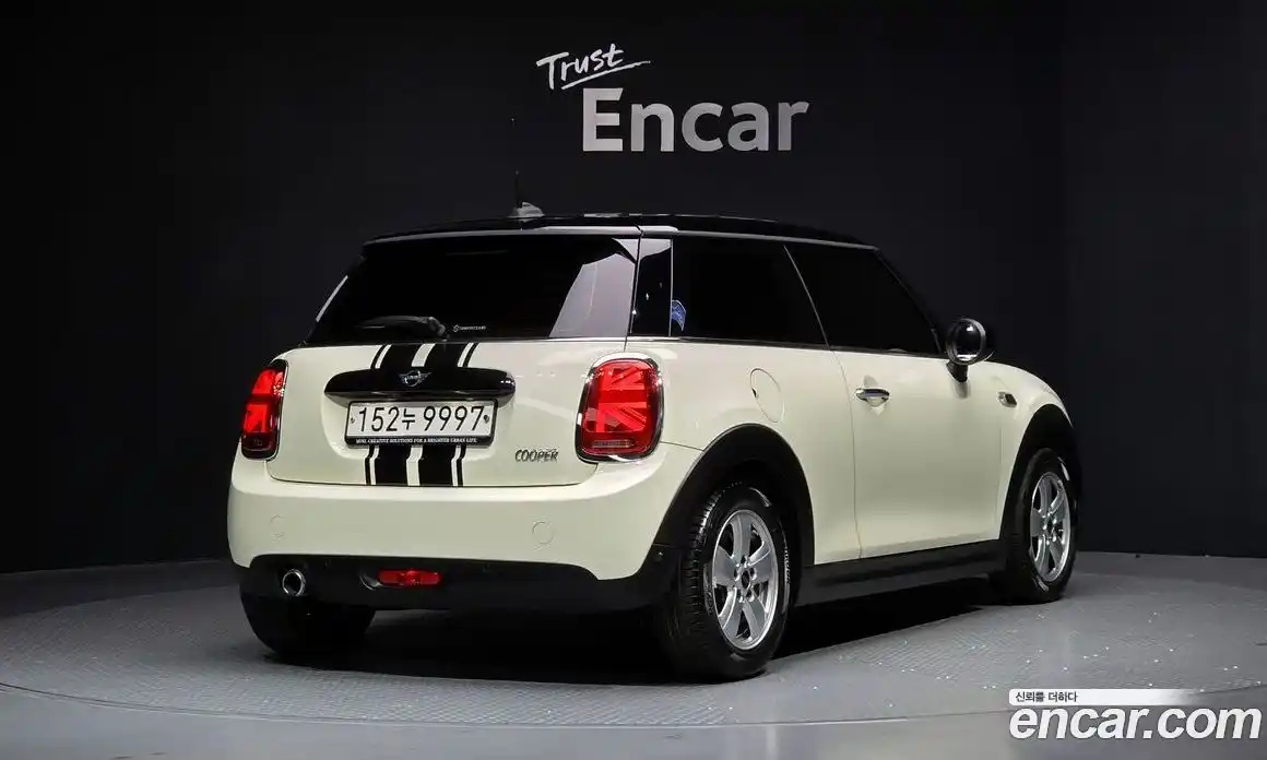 Mini Cooper 2021 1.5 Автомат в Москве № 214082, фото 16