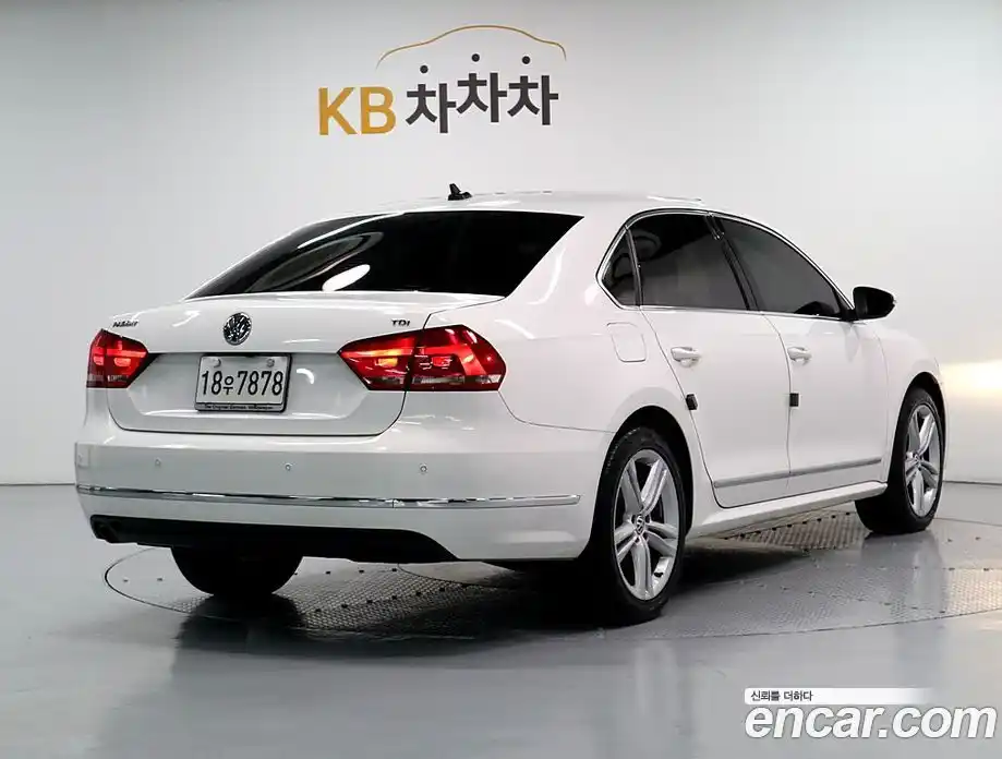 Volkswagen Passat 2015 2.0 Автомат в Москве № 215092, фото 3