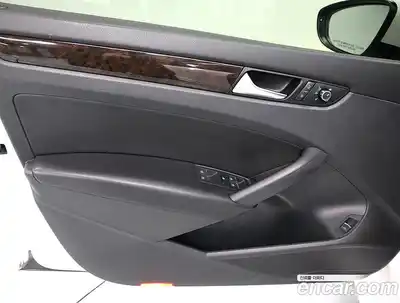 Volkswagen Passat 2015 2.0 Автомат в Москве № 215092, миниатюра 8