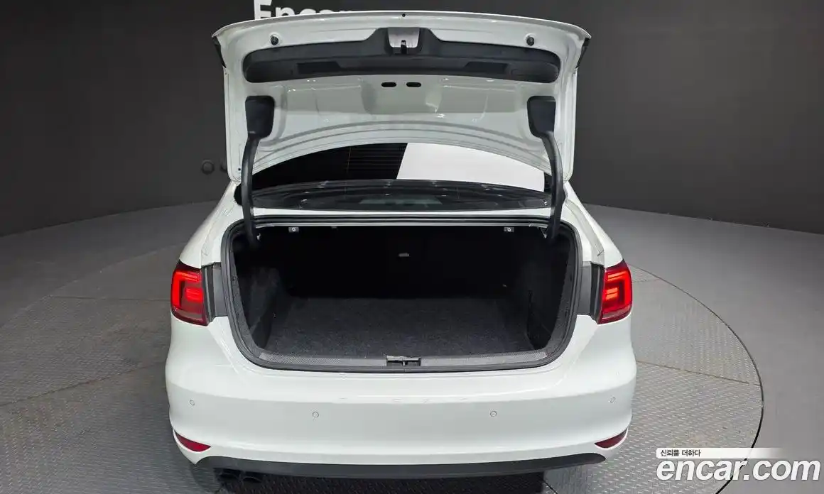 Volkswagen Jetta 2014 2.0 Автомат в Москве № 215374, фото 13