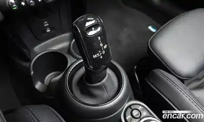 Mini Cooper Convertible 2023 2.0 Автомат в Москве № 221867, миниатюра 2