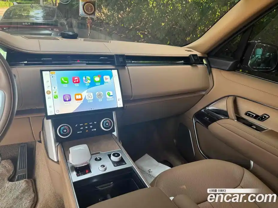 Land Rover Range-Rover 2023 4.4 Автомат в Москве № 231330, фото 12