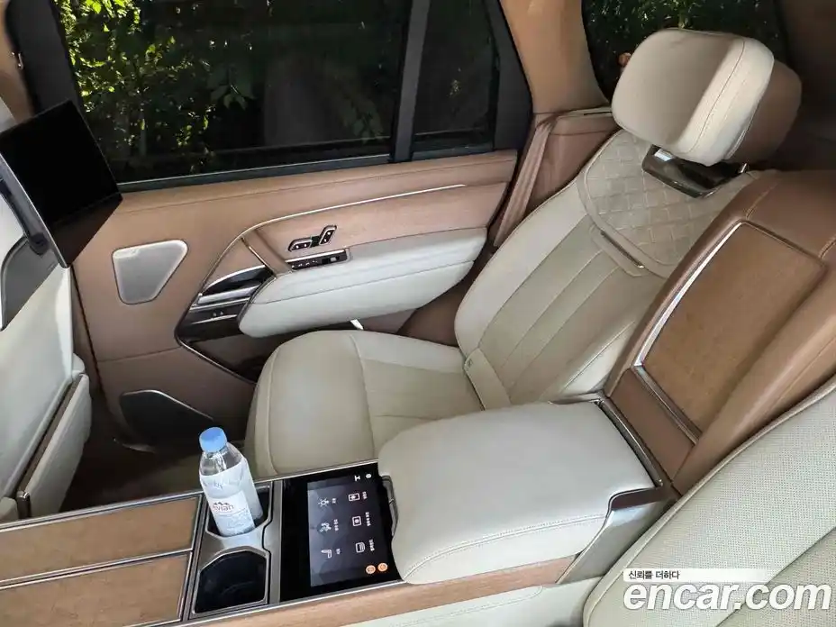 Land Rover Range-Rover 2023 4.4 Автомат в Москве № 231330, фото 13