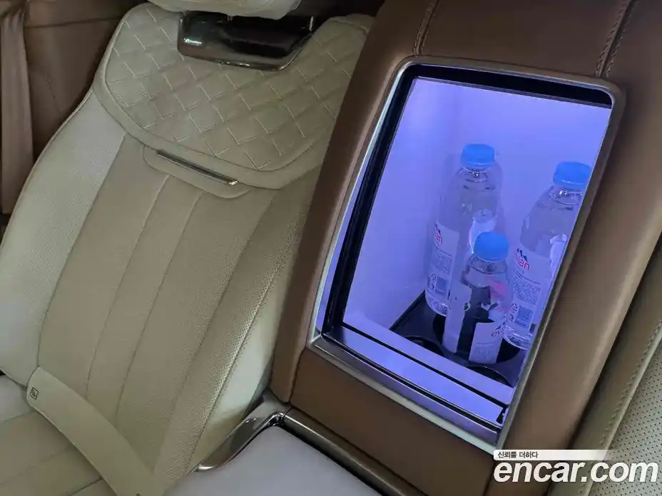 Land Rover Range-Rover 2023 4.4 Автомат в Москве № 231330, фото 14