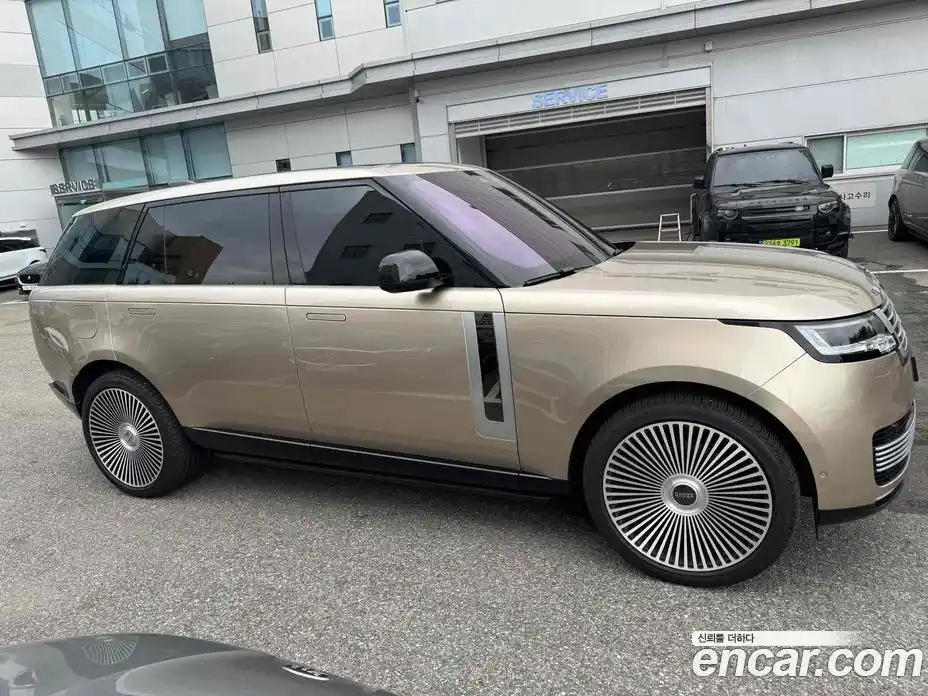 Land Rover Range-Rover 2023 4.4 Автомат в Москве № 231330, фото 3