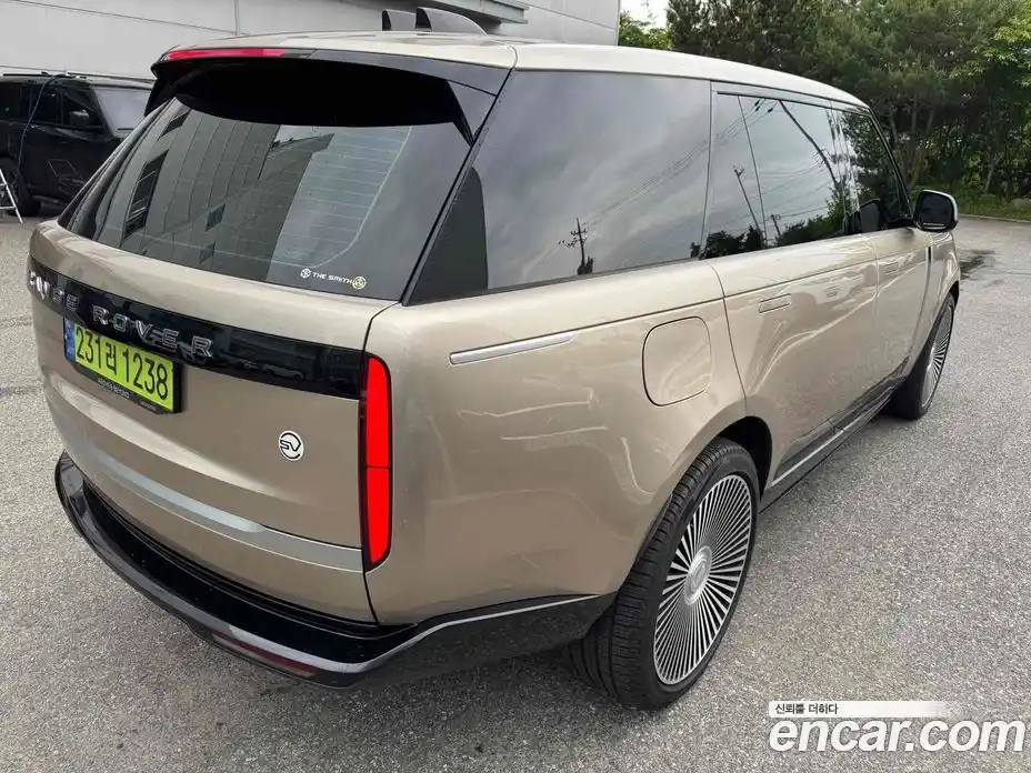 Land Rover Range-Rover 2023 4.4 Автомат в Москве № 231330, фото 4