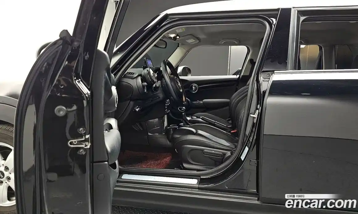 Mini Cooper 2017 1.5 Автомат в Москве № 253365, фото 10