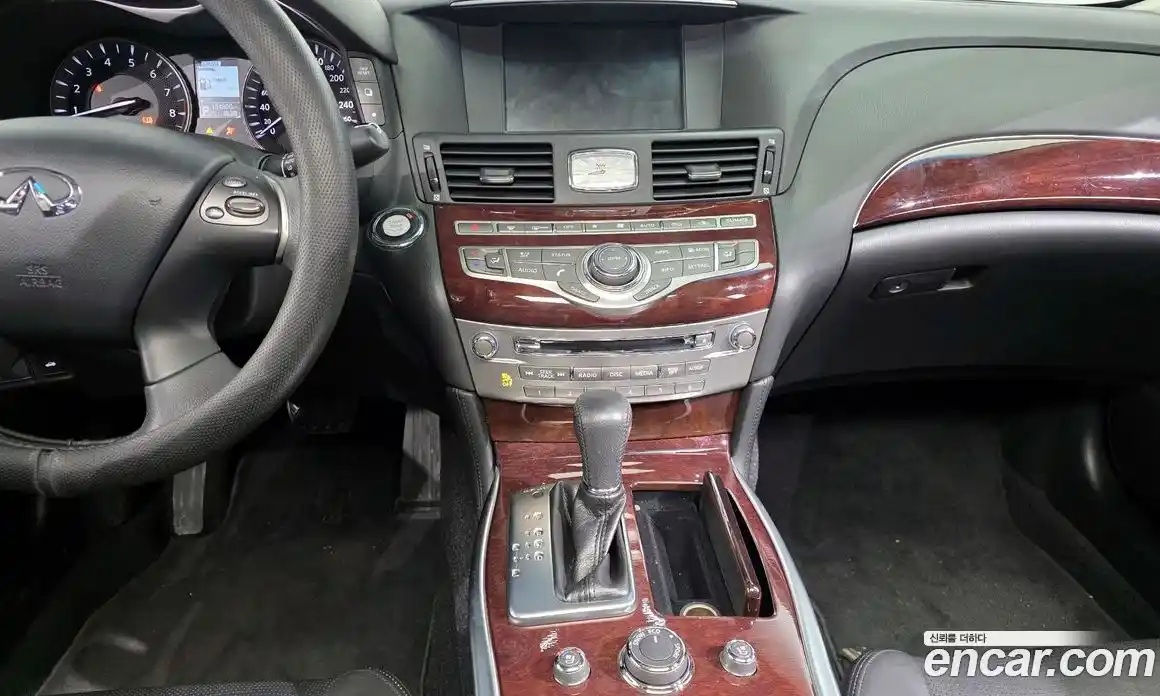 Infiniti Q70 2018 3.7 Автомат в Москве № 256151, фото 18