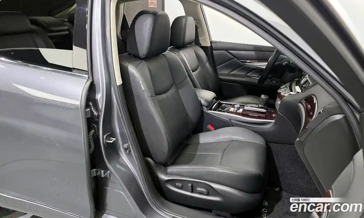 Infiniti Q70 2018 3.7 Автомат в Москве № 256151, фото 19