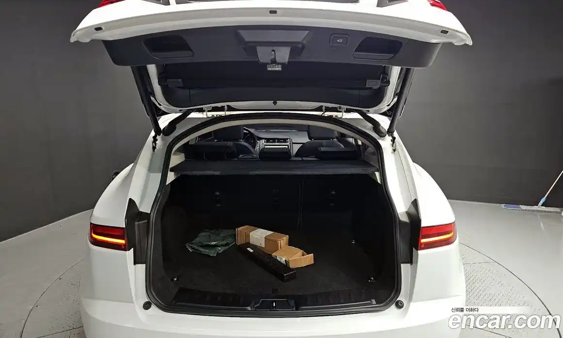 Jaguar E-Pace 2019 2.0 Автомат в Москве № 268052, фото 20