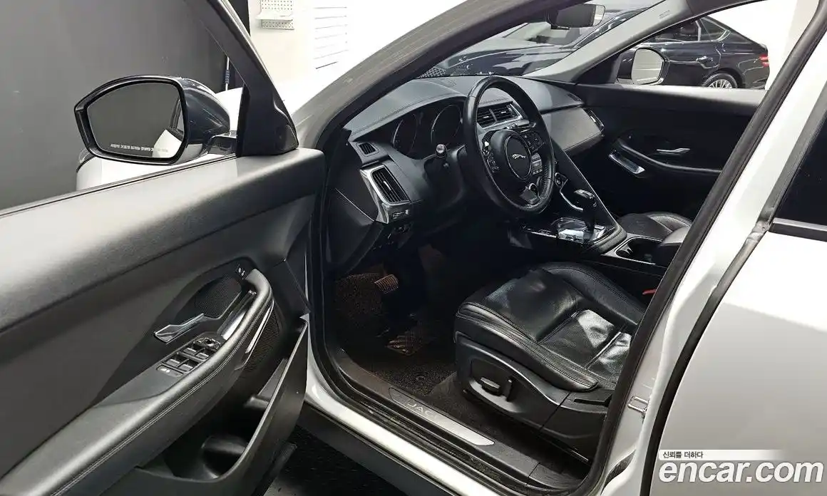 Jaguar E-Pace 2019 2.0 Автомат в Москве № 268052, фото 10