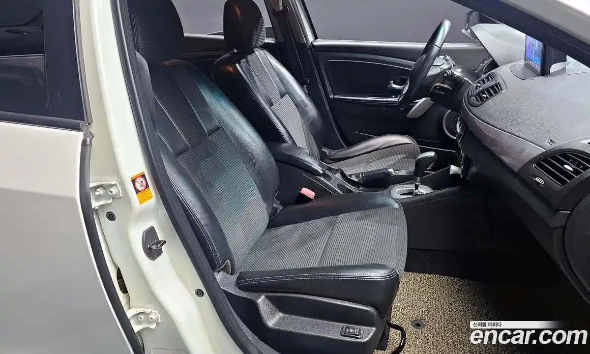 Renault SM3 2012 1.6 Автомат в Москве № 274460, фото 12