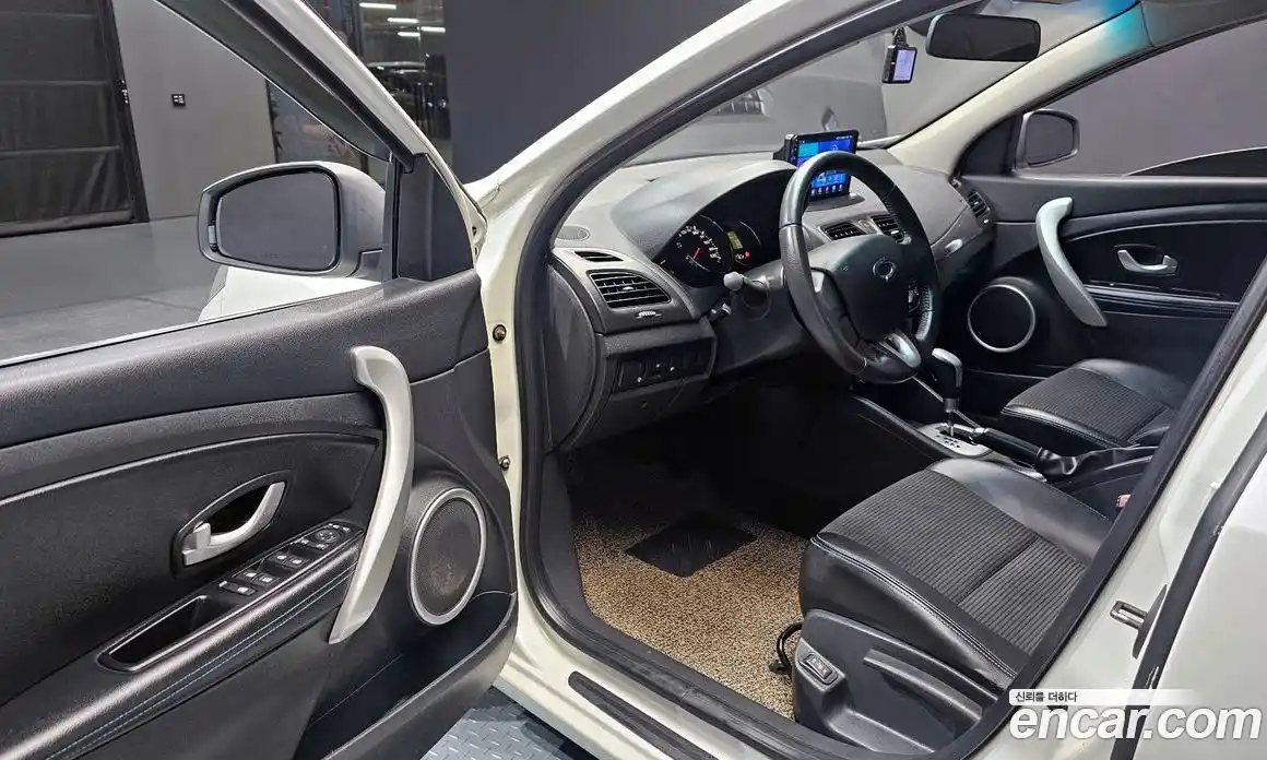 Renault SM3 2012 1.6 Автомат в Москве № 274460, фото 13