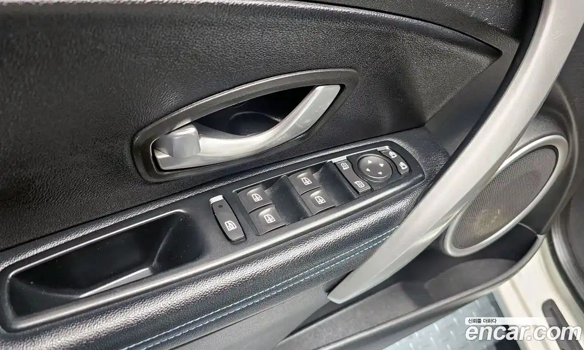 Renault SM3 2012 1.6 Автомат в Москве № 274460, фото 14