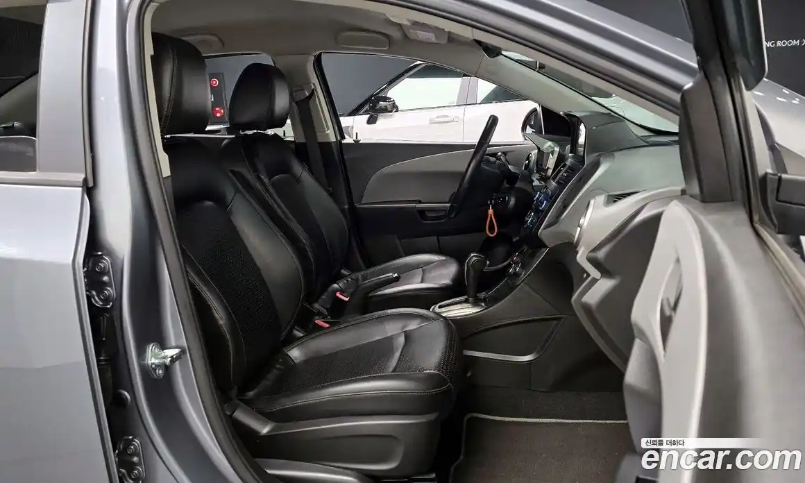 Chevrolet Aveo 2014 1.6 Автомат в Москве № 40785, фото 10