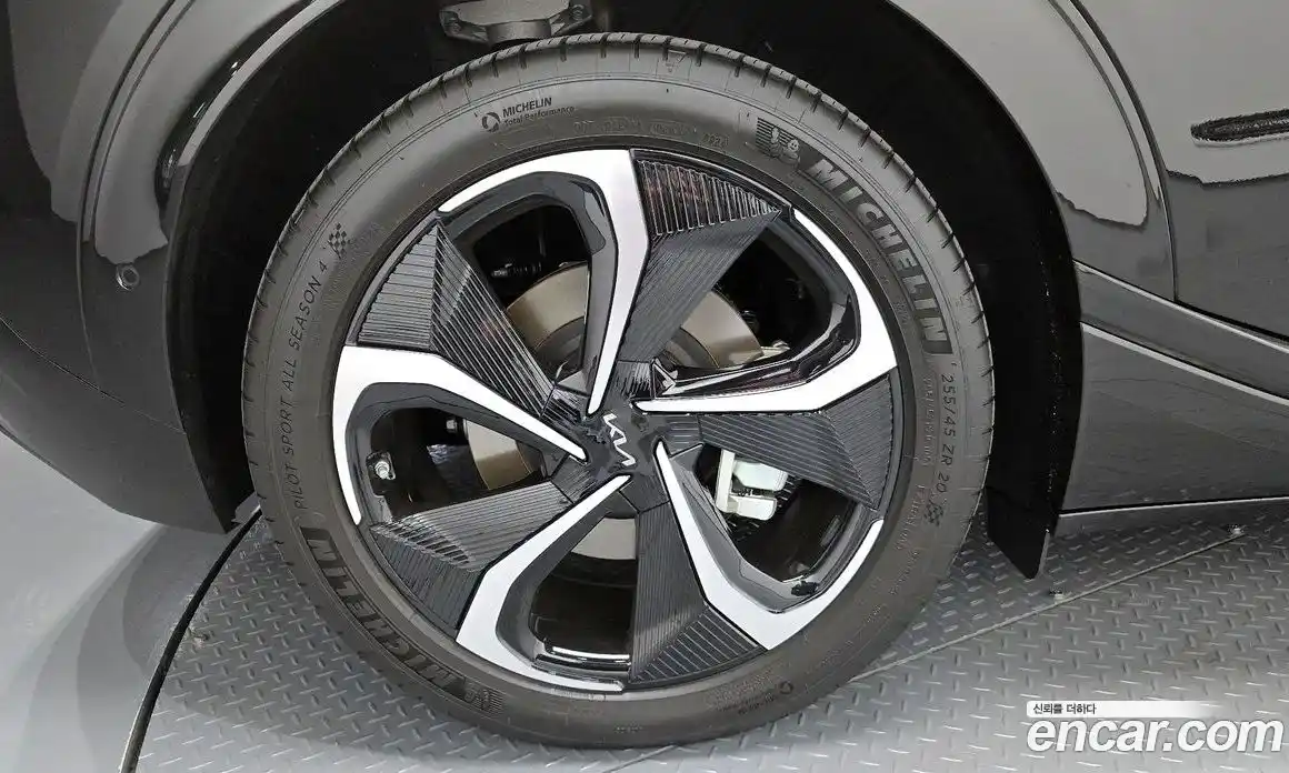 Kia EV6 2023 0.1 Автомат в Москве № 119360, фото 14