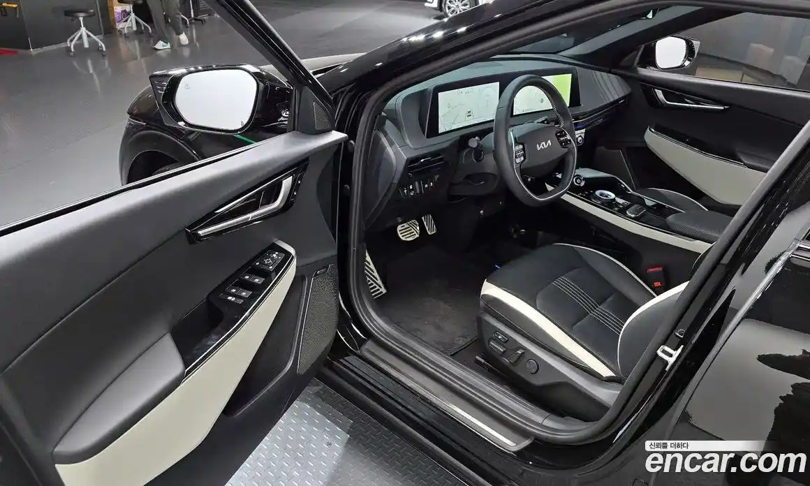 Kia EV6 2023 0.1 Автомат в Москве № 119360, фото 4