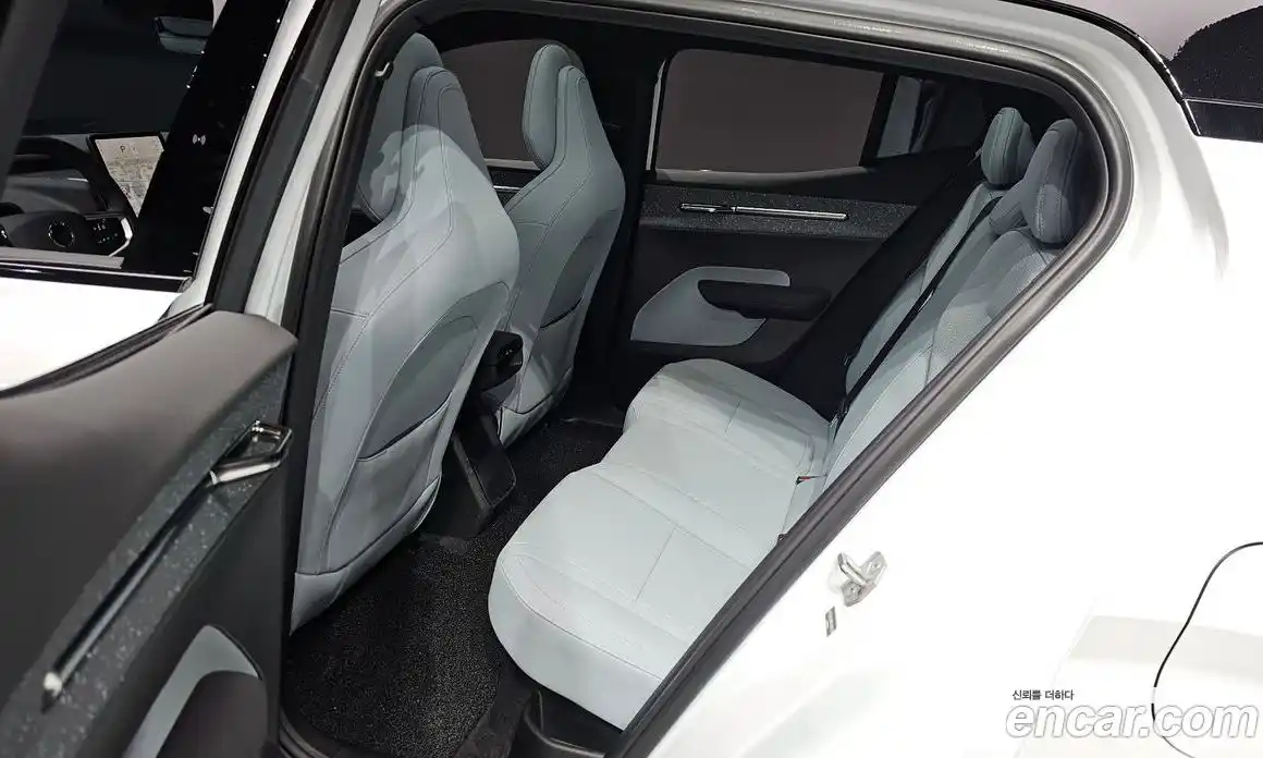 Volvo EX30 2025 0.2 Автомат в Москве № 164224, фото 7