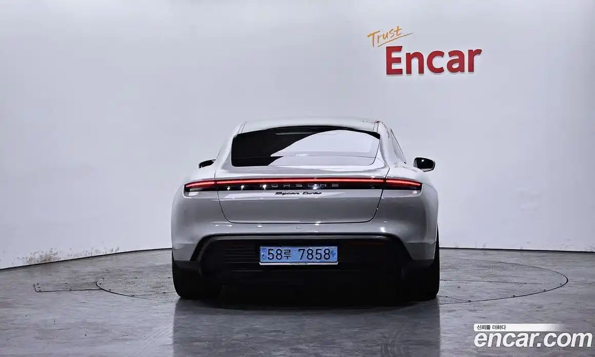 Porsche Taycan 2022 0.1 Автомат в Москве № 165478, фото 3