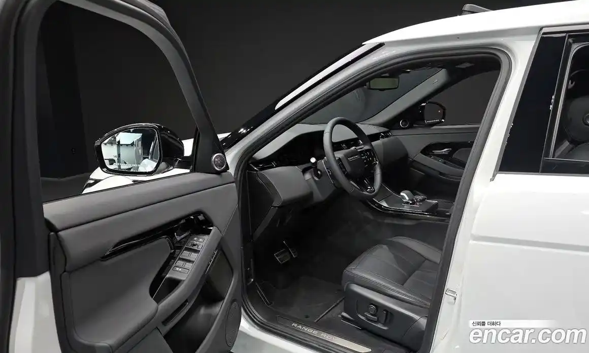 Land Rover Range-Rover Evoque 2024 2.0 Автомат в Москве № 165953, фото 12