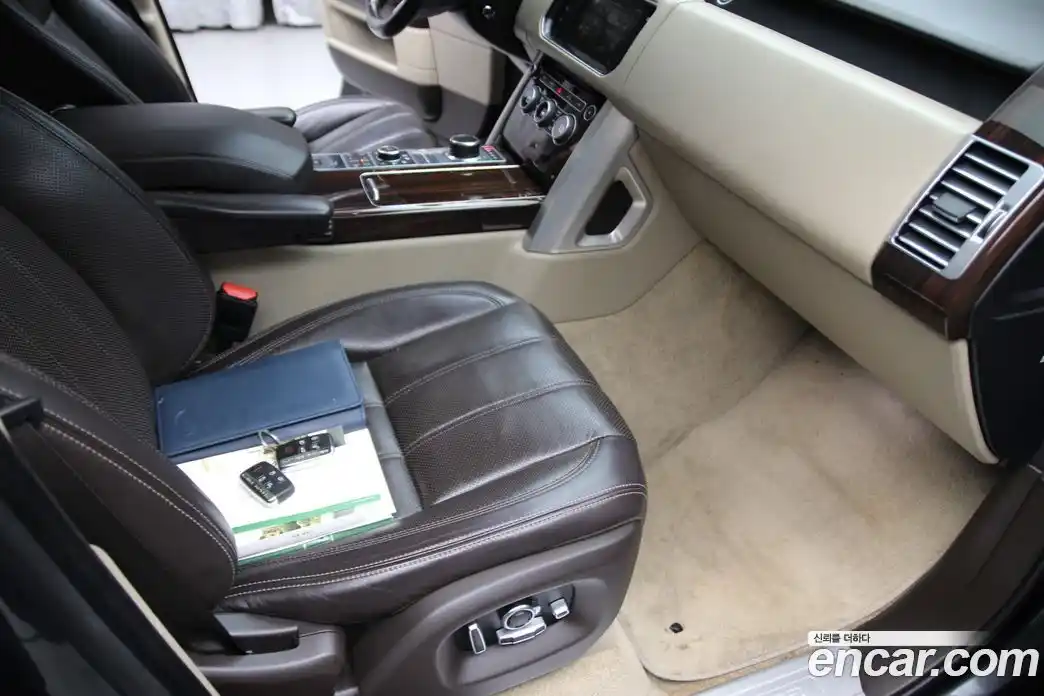 Land Rover Range-Rover 2016 4.4 Автомат в Москве № 166874, фото 15