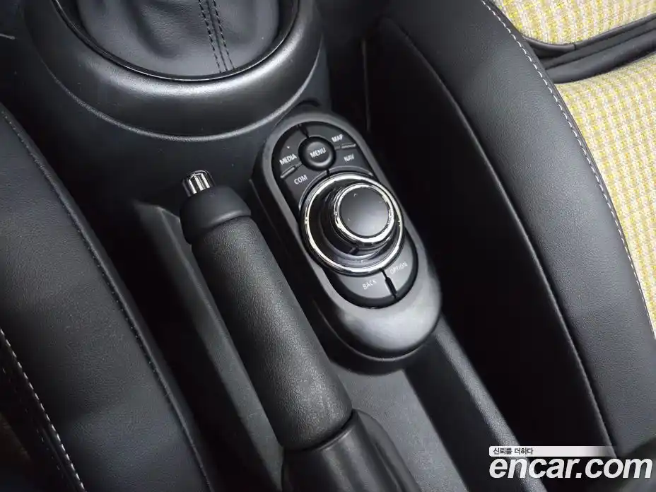 Mini Cooper Convertible 2024 2.0 Автомат в Москве № 167415, фото 10