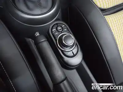 Mini Cooper Convertible 2024 2.0 Автомат в Москве № 167415, миниатюра 10