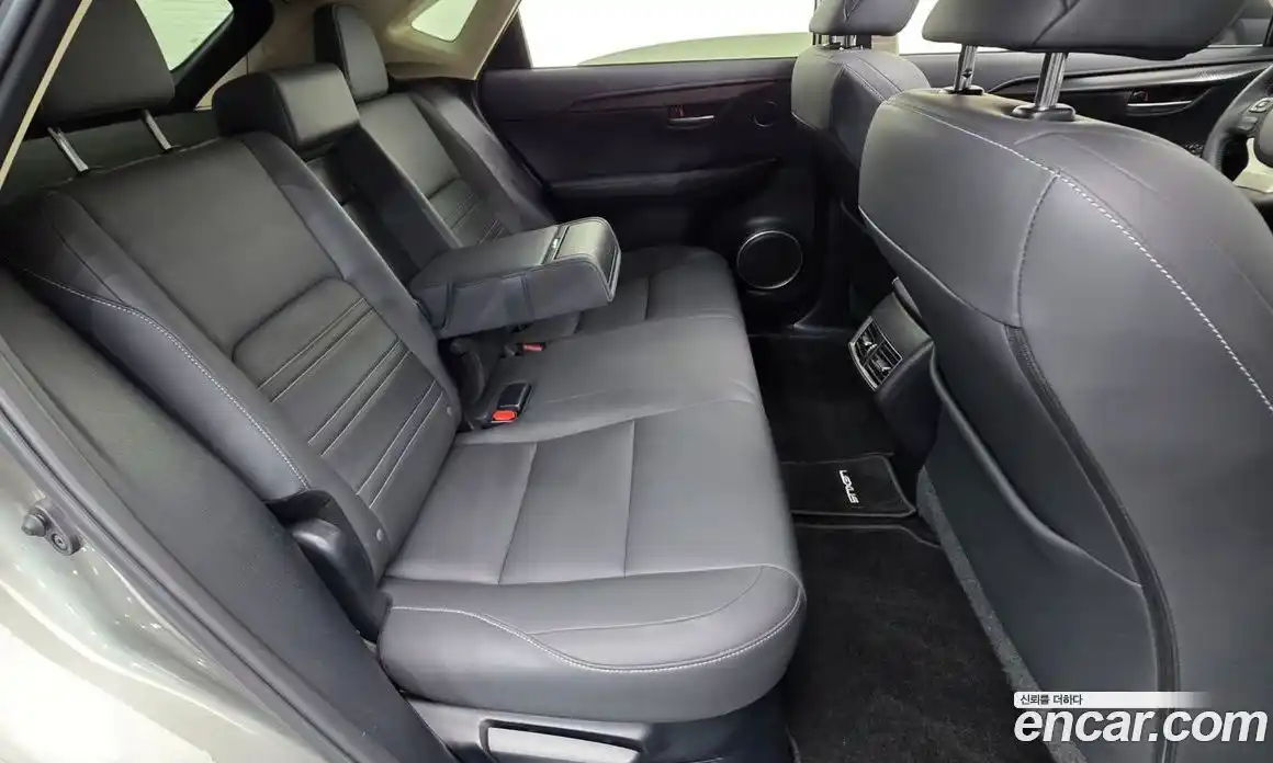 Lexus NX 2017 2.5 Автомат в Москве № 168179, фото 19