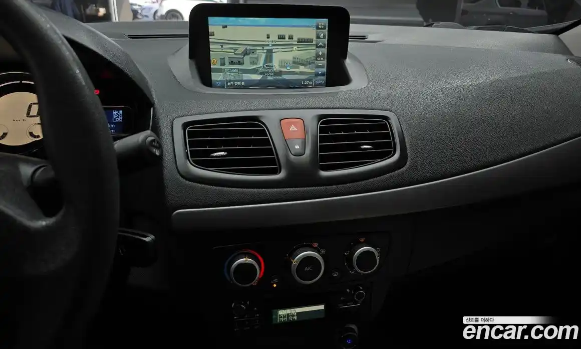 Renault SM3 2017 1.6 Автомат в Москве № 179036, фото 12