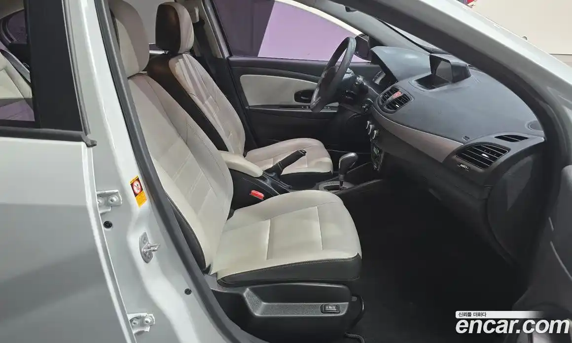 Renault SM3 2017 1.6 Автомат в Москве № 179036, фото 9