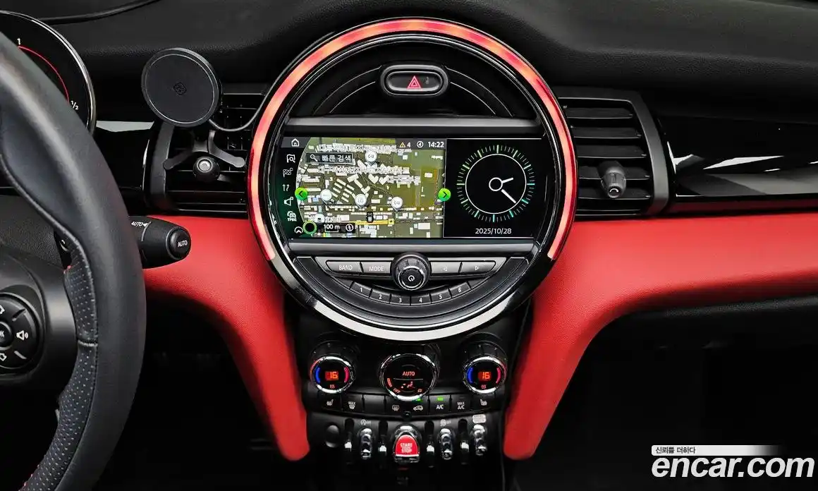 Mini Cooper Convertible 2021 2.0 Автомат в Москве № 180403, фото 15