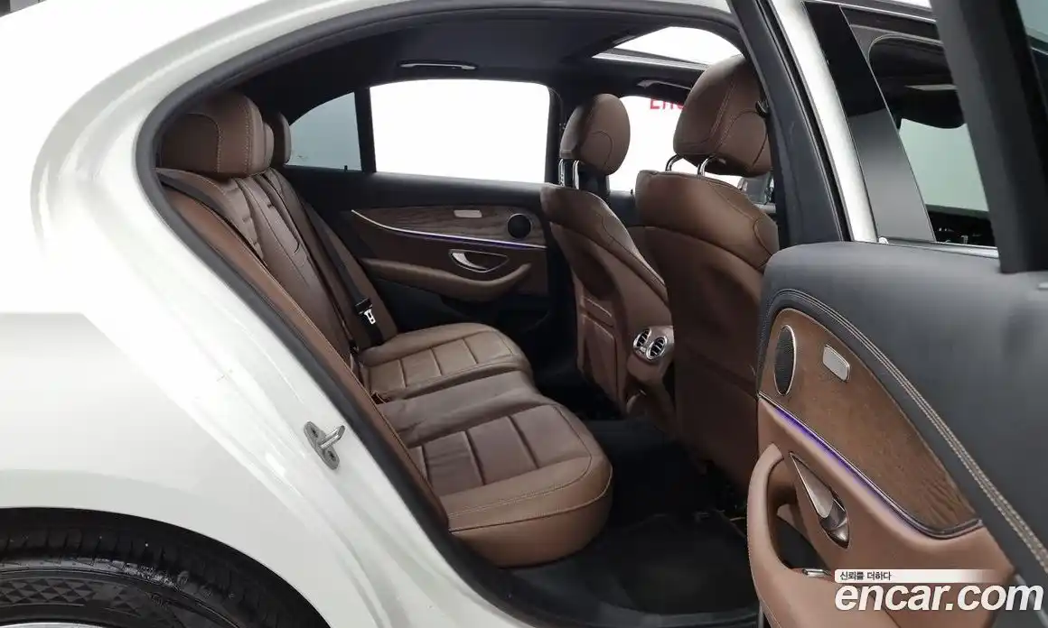 Mercedes-Benz E-Class 2021 2.0 Автомат в Москве № 182076, фото 12