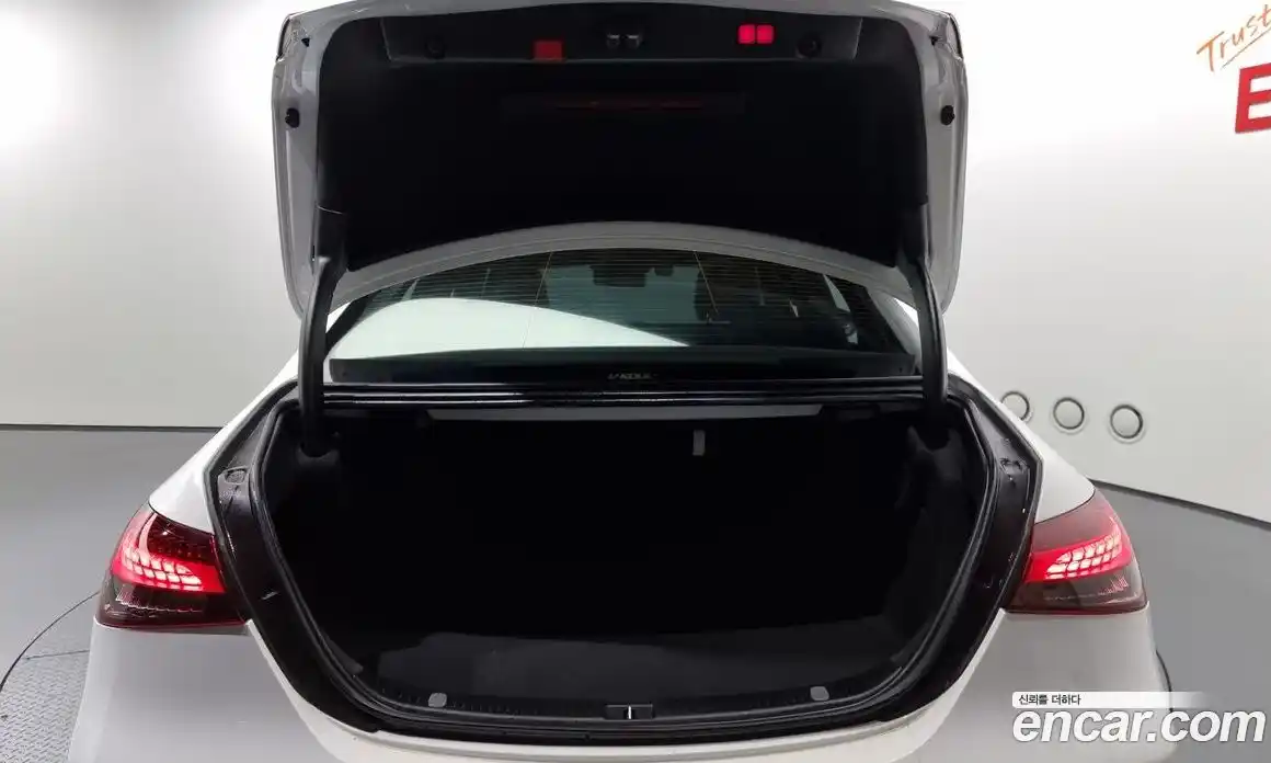 Mercedes-Benz E-Class 2021 2.0 Автомат в Москве № 182076, фото 20