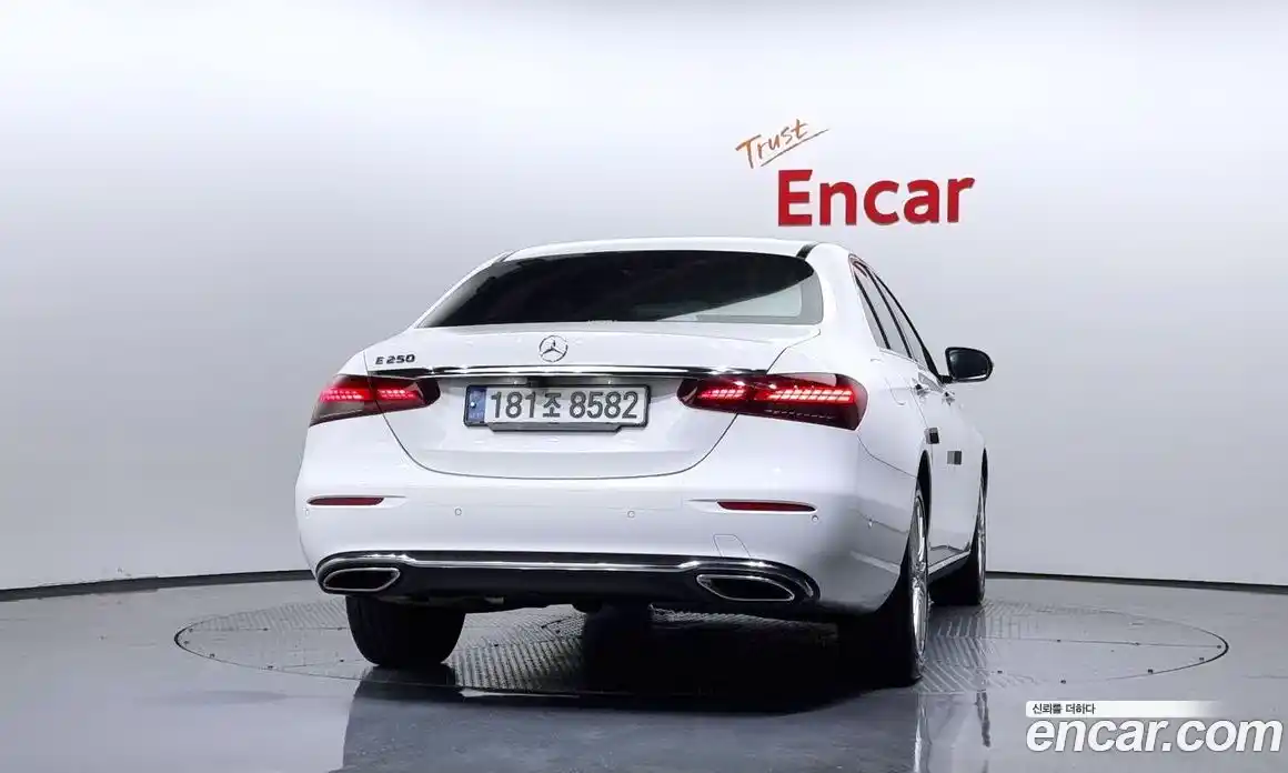 Mercedes-Benz E-Class 2021 2.0 Автомат в Москве № 182076, фото 4