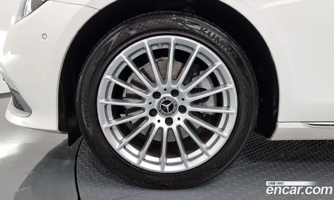 Mercedes-Benz E-Class 2021 2.0 Автомат в Москве № 182076, фото 5