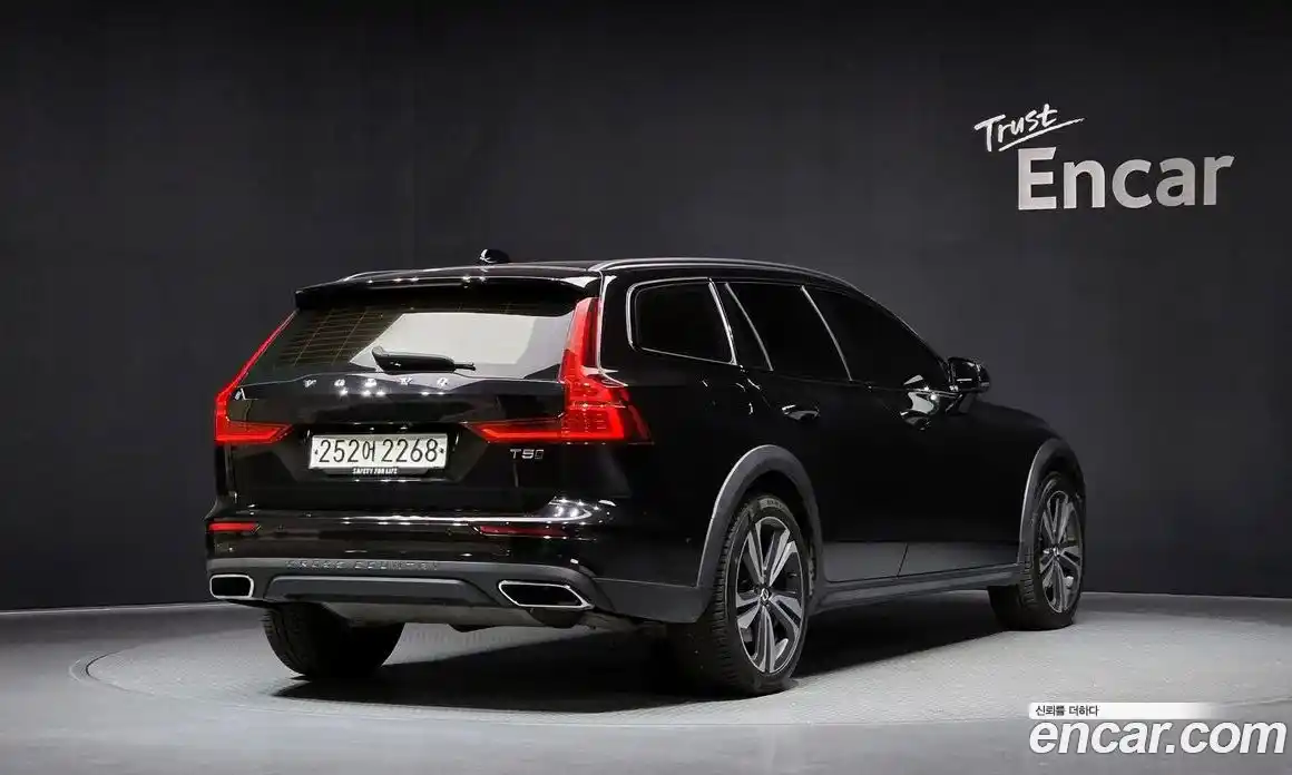 Volvo V60 2020 2.0 Автомат в Москве № 197027, фото 13