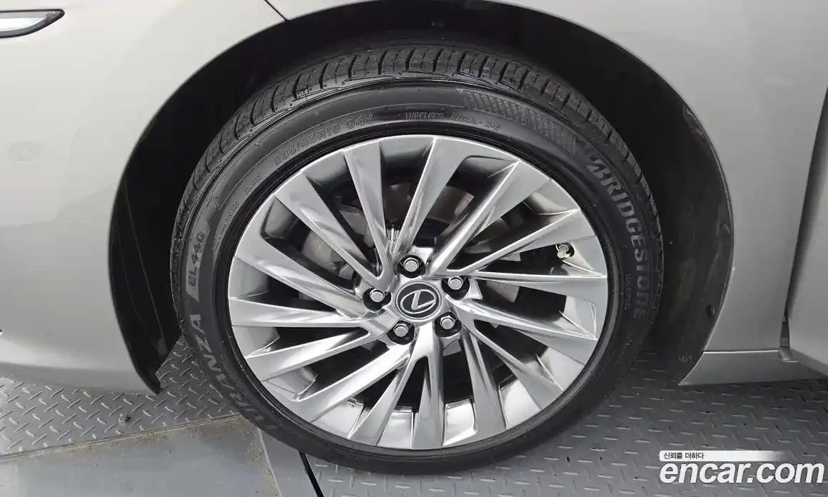 Lexus ES 2023 2.5 Автомат в Москве № 198866, фото 14