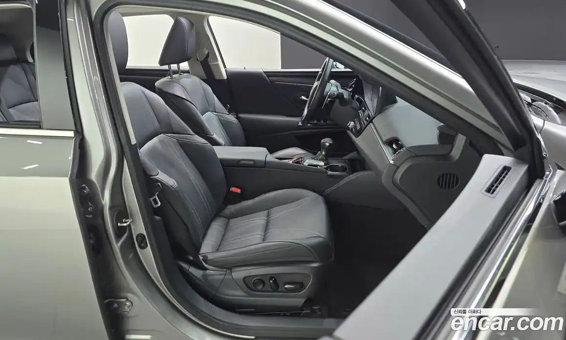 Lexus ES 2023 2.5 Автомат в Москве № 198866, фото 19