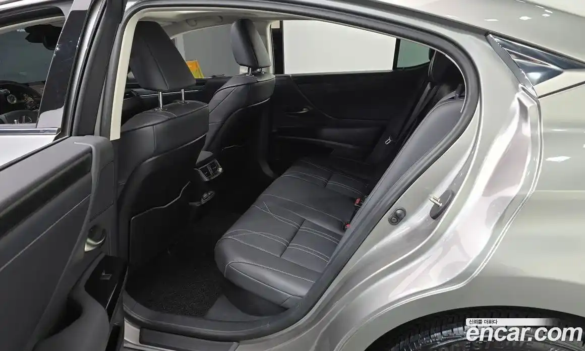 Lexus ES 2023 2.5 Автомат в Москве № 198866, фото 10