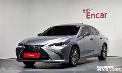 Lexus ES, 2022