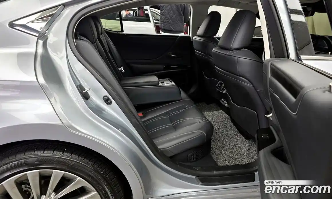 Lexus ES 2022 2.5 Автомат в Москве № 198873, фото 12