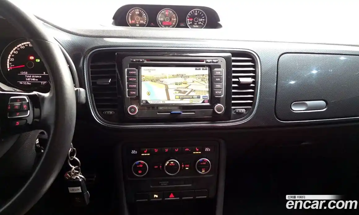 Volkswagen Beatle 2013 2.0 Автомат в Москве № 199189, фото 14