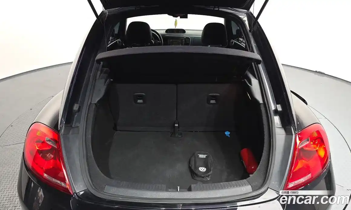 Volkswagen Beatle 2013 2.0 Автомат в Москве № 199189, фото 20