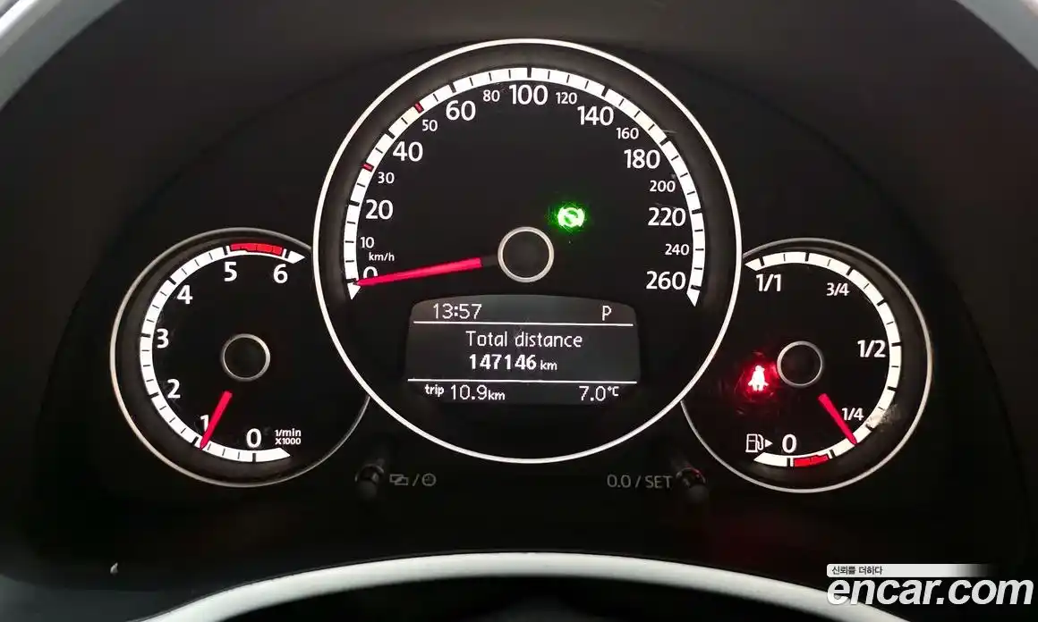 Volkswagen Beatle 2013 2.0 Автомат в Москве № 199189, фото 8