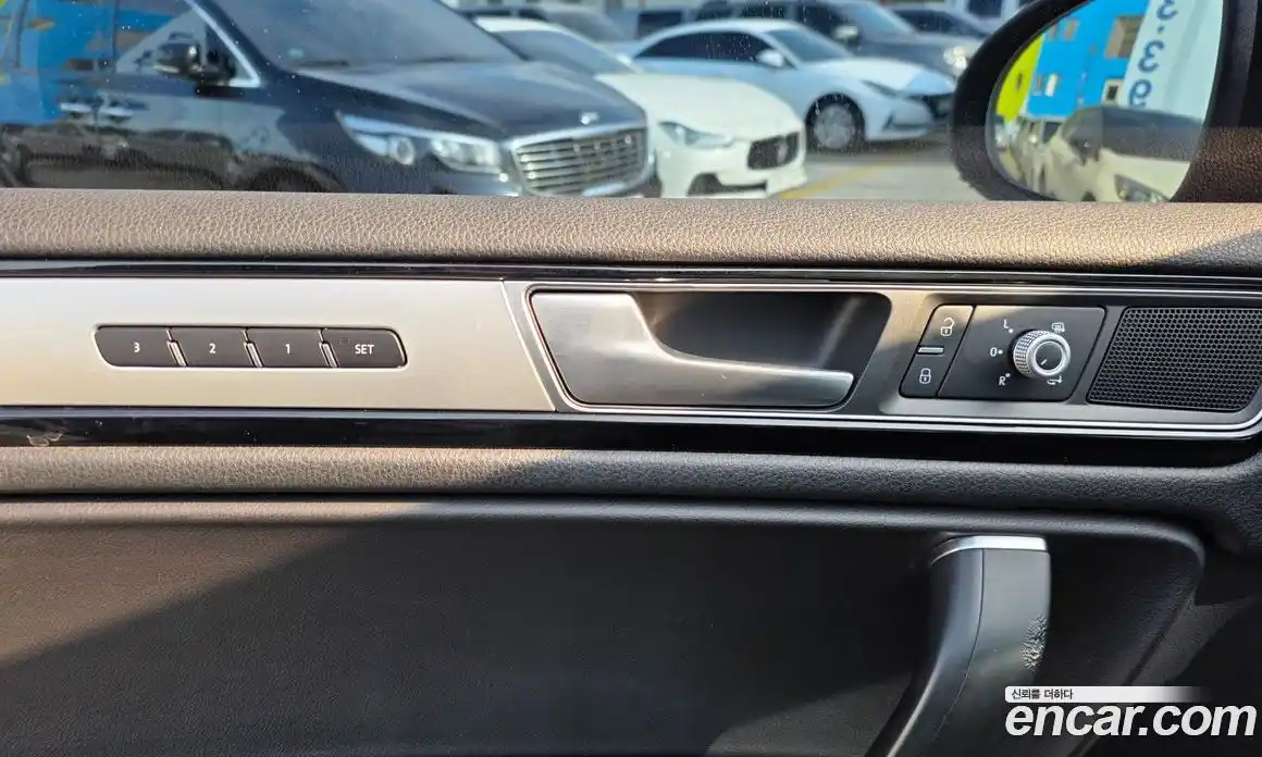 Volkswagen Touareg 2016 3.0 Автомат в Москве № 199345, фото 10