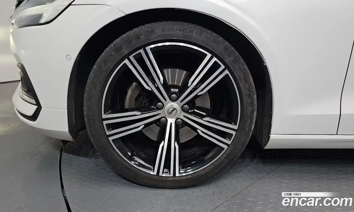 Volvo S60 2022 2.0 Автомат в Москве № 212905, фото 3