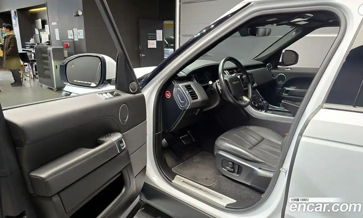 Land Rover Range-Rover Sport 2019 3.0 Автомат в Москве № 213439, фото 1