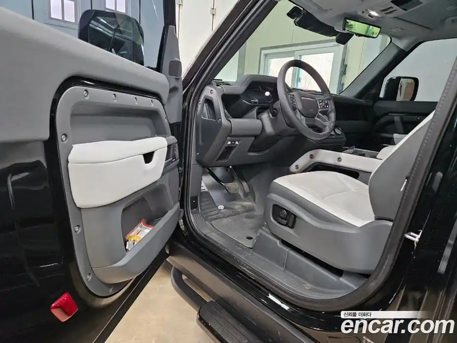 Land Rover Defender 2025 3.0 Автомат в Москве № 213886, фото 9