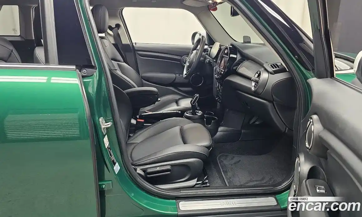 Mini Cooper 2021 1.5 Автомат в Москве № 214284, фото 7