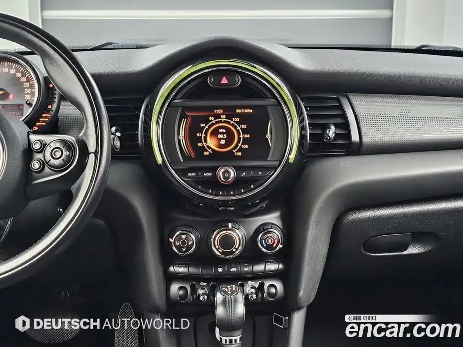 Mini Cooper 2016 1.5 Автомат в Москве № 214414, фото 14